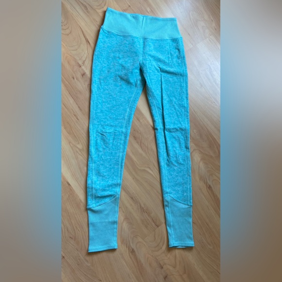 Alo Yoga High-Waist Alosoft Lounge Legging in Heathered Blue Quartz - Picture 4 of 8